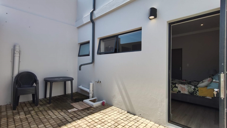 5 Bedroom Property for Sale in Outeniquasbosch Western Cape